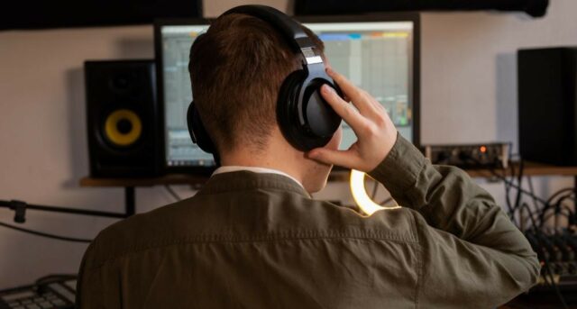 głos, słuchawki